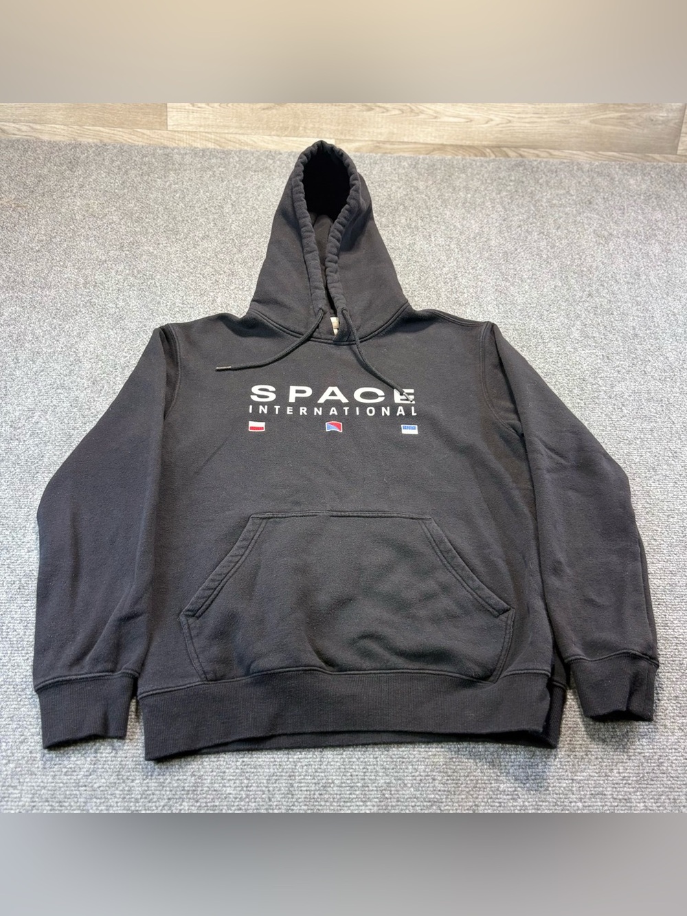 H&M Space International Hoodie Men's
Size Small Black Flag Graphic
Sweatshirt